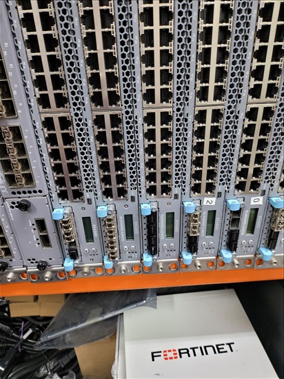 תמונה 3 ,Juniper EX4550 למכירה בפתח תקווה מחשבים וציוד נלווה  שרתים