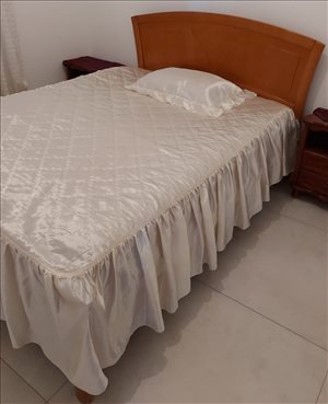 מיטה זוגית ומזרן  