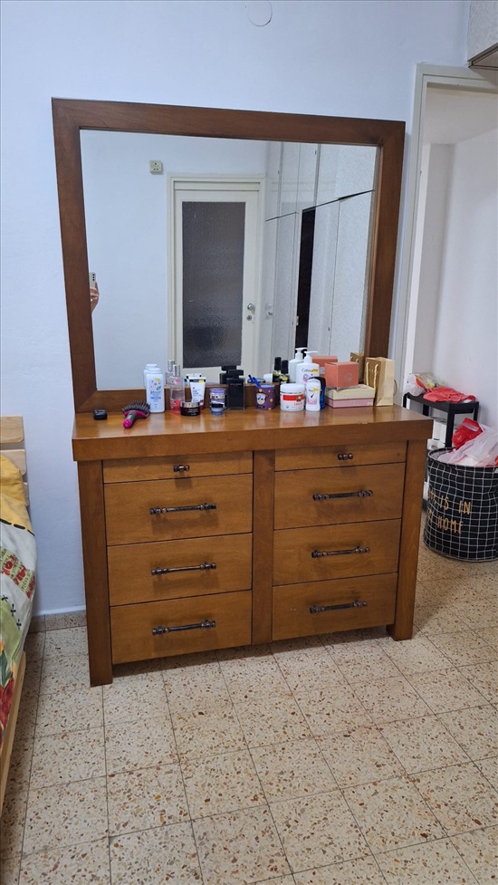 תמונה 1 ,קומודה למכירה ברמת גן ריהוט  שידות
