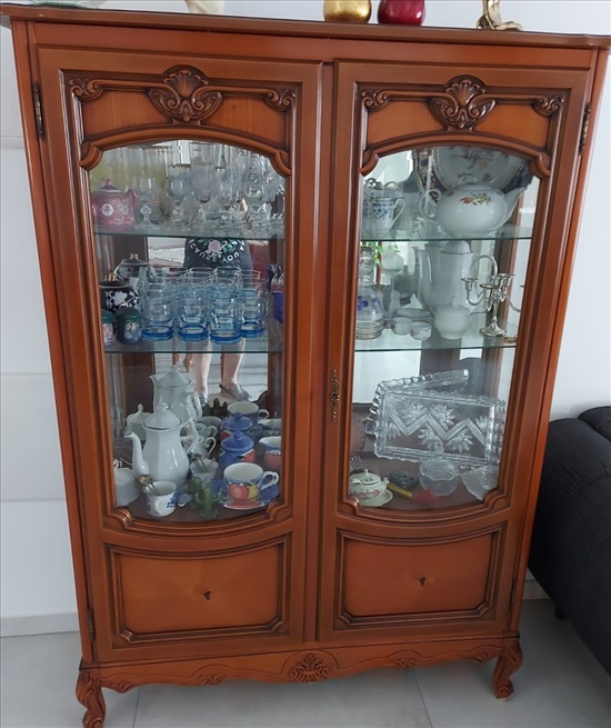 תמונה 1 ,ויטרינה מזנון למכירה בפתח תקווה ריהוט  מזנון/ ויטרינה