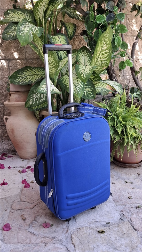 תמונה 1 ,מזוודה קטנה 56/38/22 למכירה ברמת גן למטייל ולמתגייס  מזוודות ותיקים