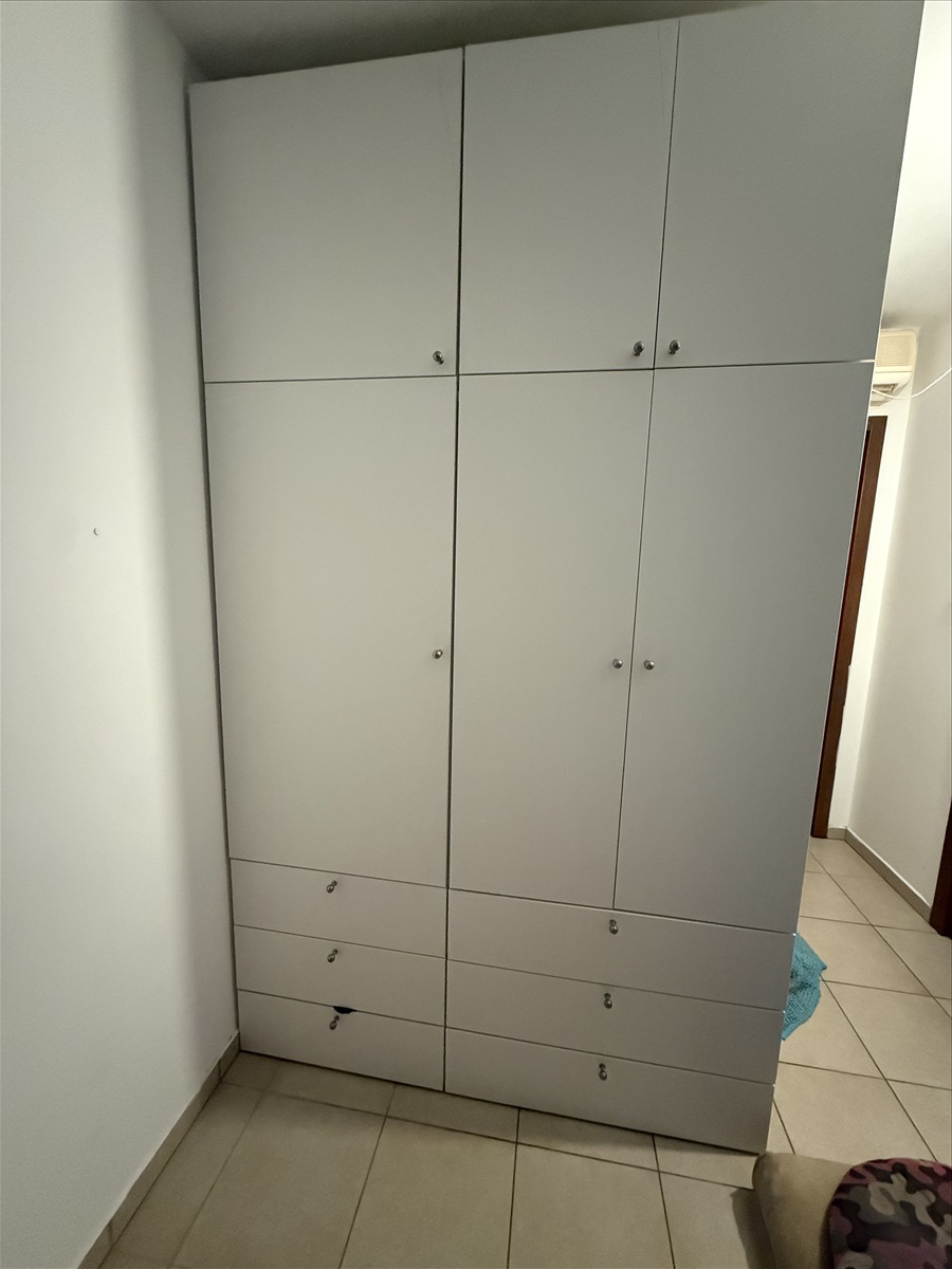 תמונה 1, ארונות קיר לבנים כחדשים למכירה בגדרה | ריהוט  ארונות