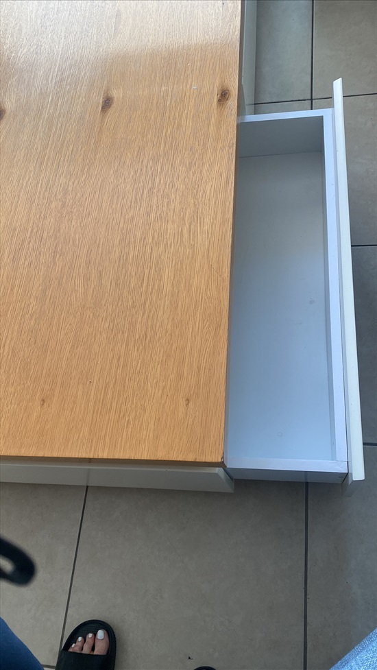 תמונה 2, שולחן לסלון עץ מלא עם 2 מגרות  למכירה בפתח תקווה | ריהוט  שולחנות