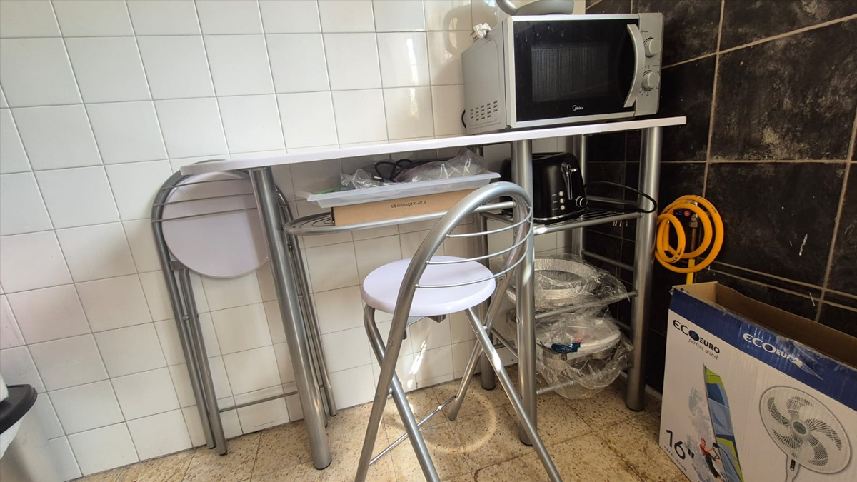 תמונה 1, שולחן בר צוף לבן עם 2 כסאות למכירה בירושלים | תכולת דירה  שונות