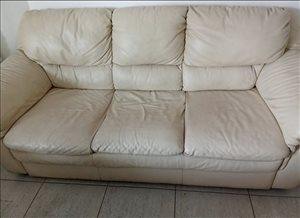 סלון של 3 + 2 של עור  במצב טוב 