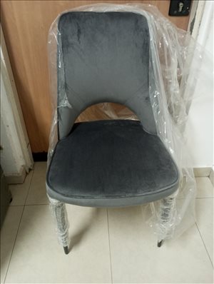 כיסא חדש 
