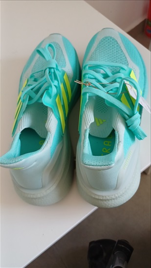 תמונה 1 ,Ultraboost adidas מידה ⅓39 למכירה בבאר שבע ביגוד ואביזרים  נעלי ספורט