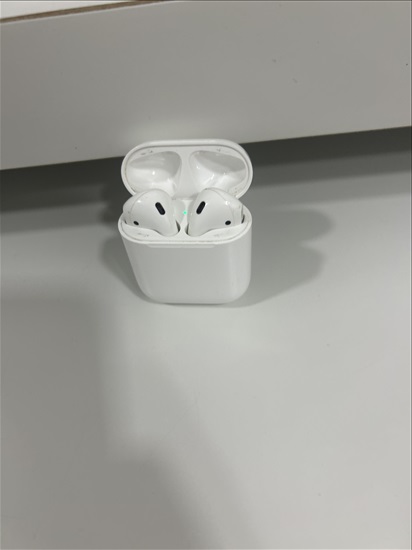 תמונה 3 ,AirPods למכירה בלהבים מוצרי Apple  מחשבים וציוד נלווה
