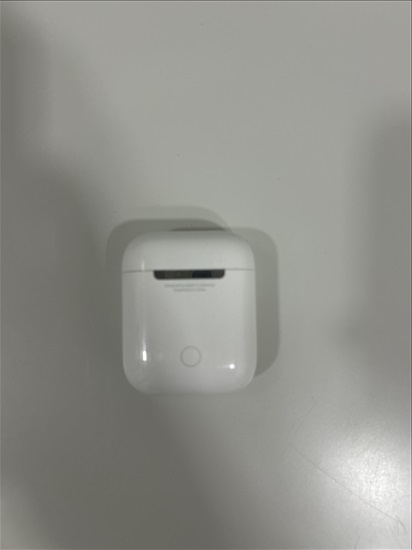 תמונה 2 ,AirPods למכירה בלהבים מוצרי Apple  מחשבים וציוד נלווה