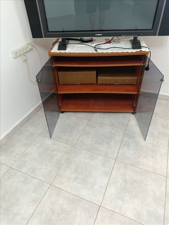 תמונה 3 , 2 ארונית  2 דלתות. זכוכית  למכירה בחיפה ריהוט  ארונות