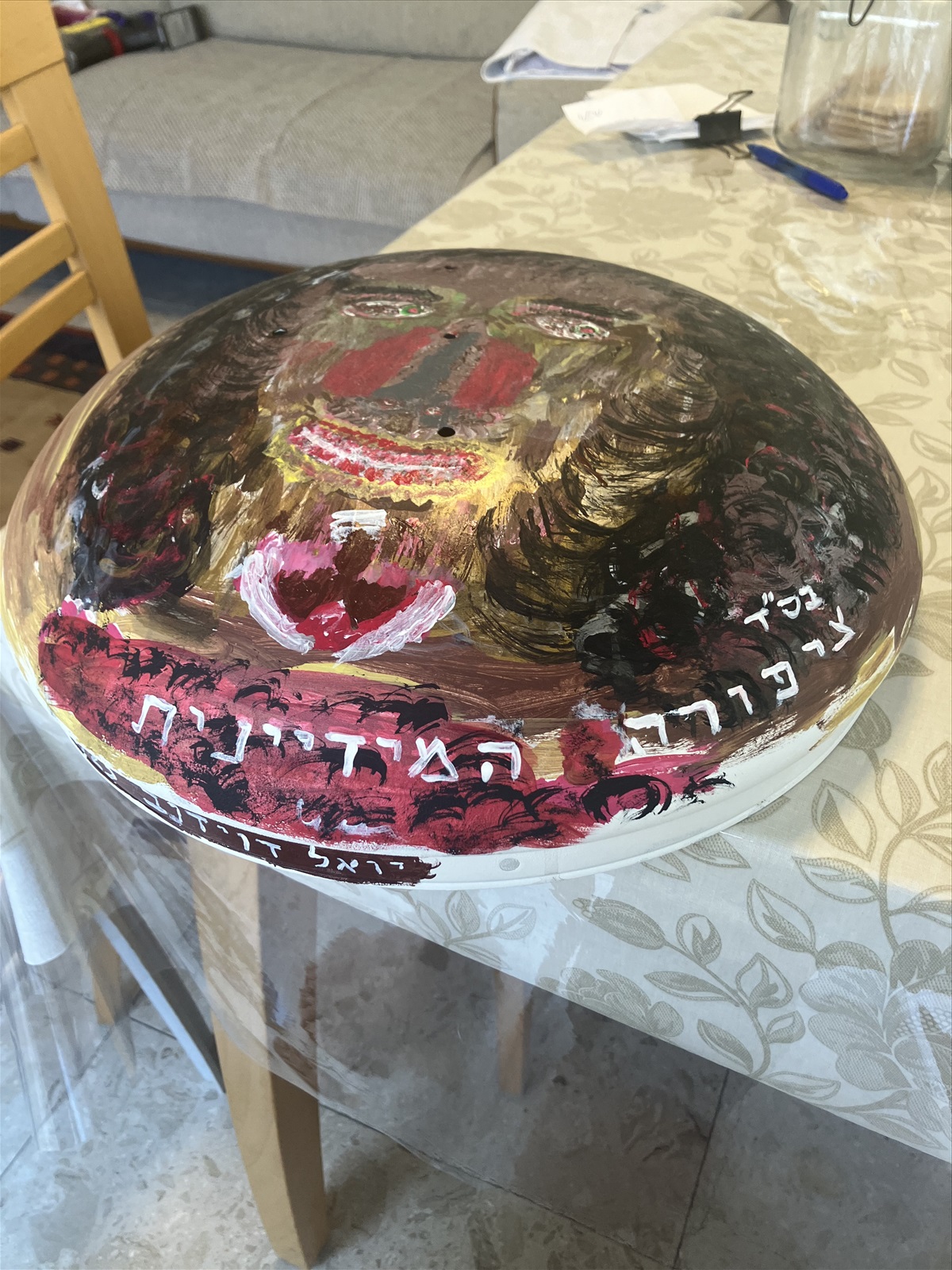 תמונה 4, ציור אקריליק על מכסה נירוסטה למכירה ברמת גן | אומנות  ציור