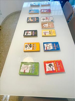 ספרות ומאמרים - סדרת יומנו של חנון באנגלית <br>   ... 