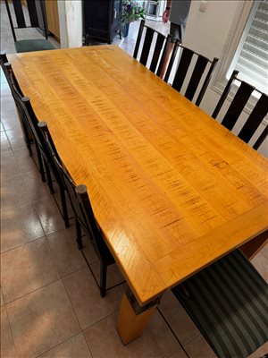 פינת אוכל. שולחן ו 8 כסרות 