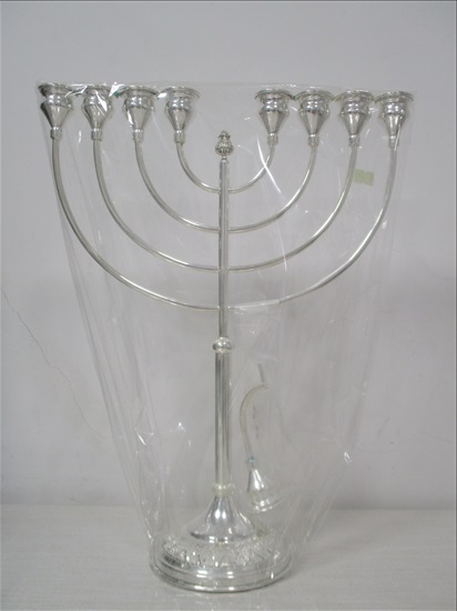 תמונה 2 ,חנוכיה מצופה כסף טהור למכירה במודיעין עילית יודאיקה  חנוכיות