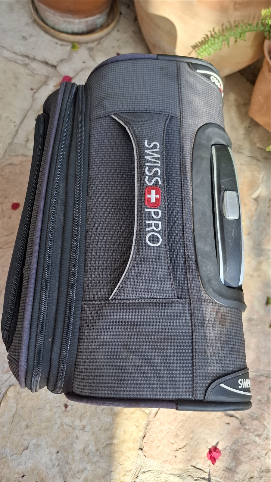 תמונה 4, מזוודה קטנה 55/36/20  למכירה ברמת גן | למטייל ולמתגייס  מזוודות ותיקים
