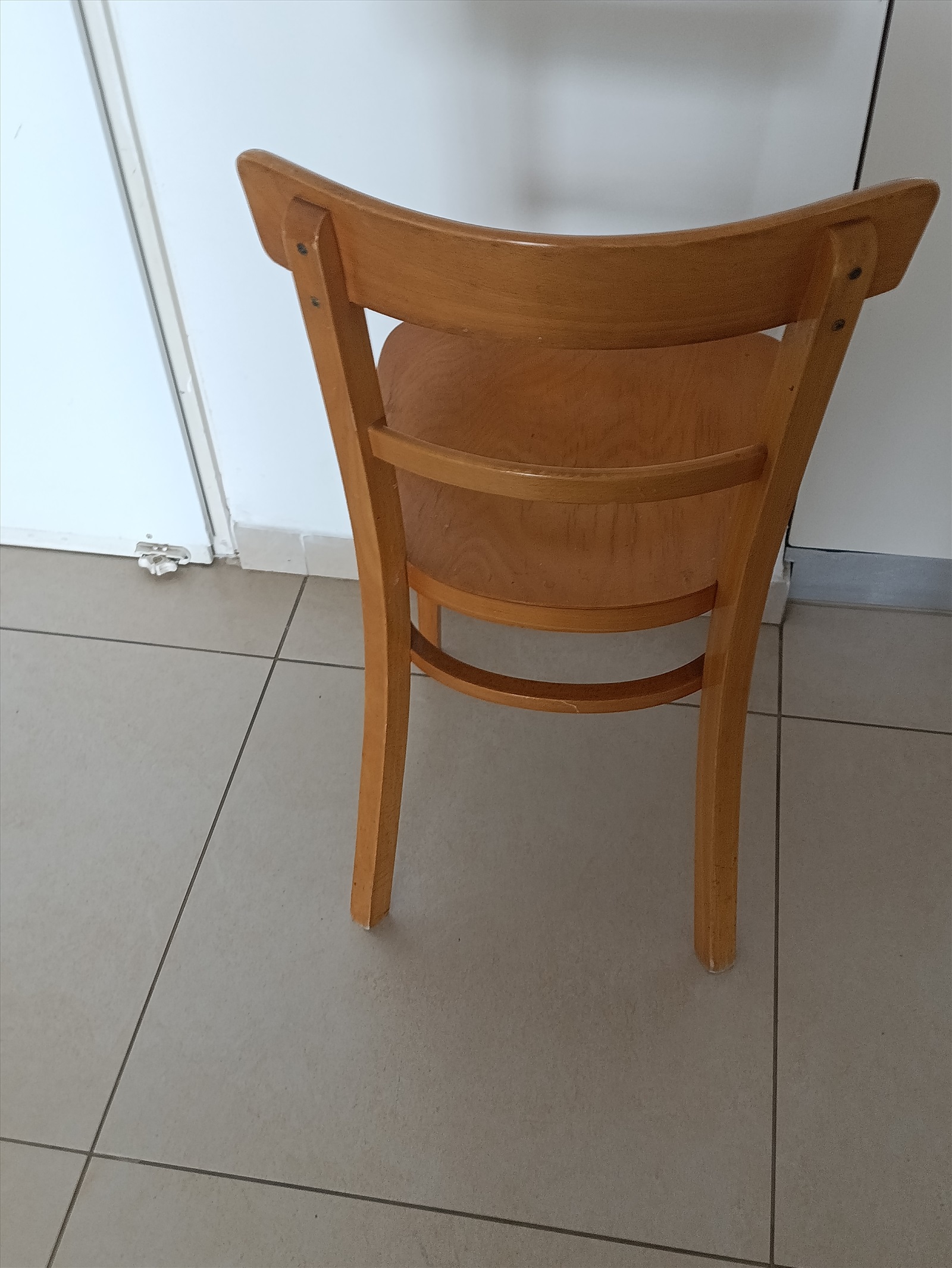 תמונה 2,  סל עיתונים כיסא עץ למכירה בחיפה | ריהוט  ענתיקות