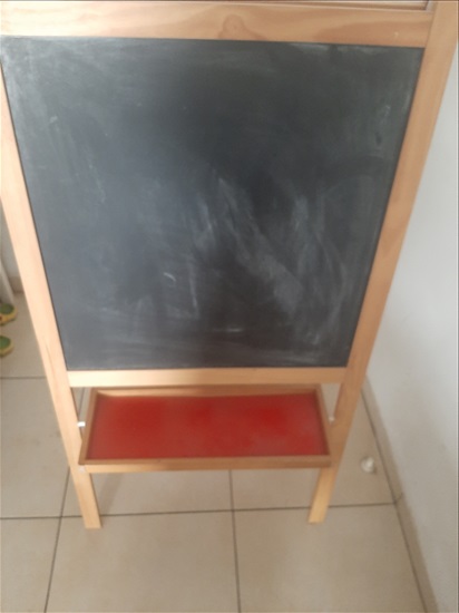 תמונה 1 ,לוח לציור דו צדדי גירים וטושים למכירה בפתחתיקוה לתינוק ולילד  אחר