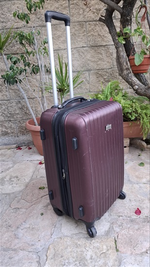 תמונה 1 ,מזוודה קטנה-בינונית 56/38/27 למכירה ברמת גן למטייל ולמתגייס  מזוודות ותיקים