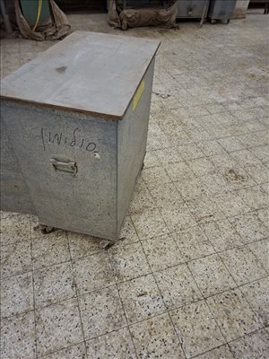ארונית ניידת לכלי עבודה 