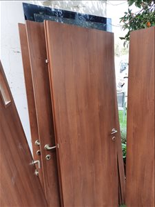 דלתות עם משקוף כחדשות 