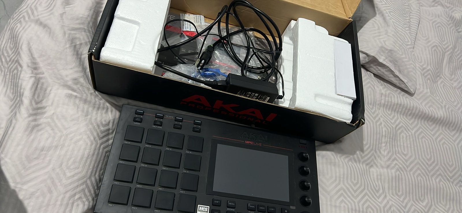 תמונה 3, Akai Mpc live 1 למכירה בבאר שבע | ציוד לדיגיי ואולפנים  אחר