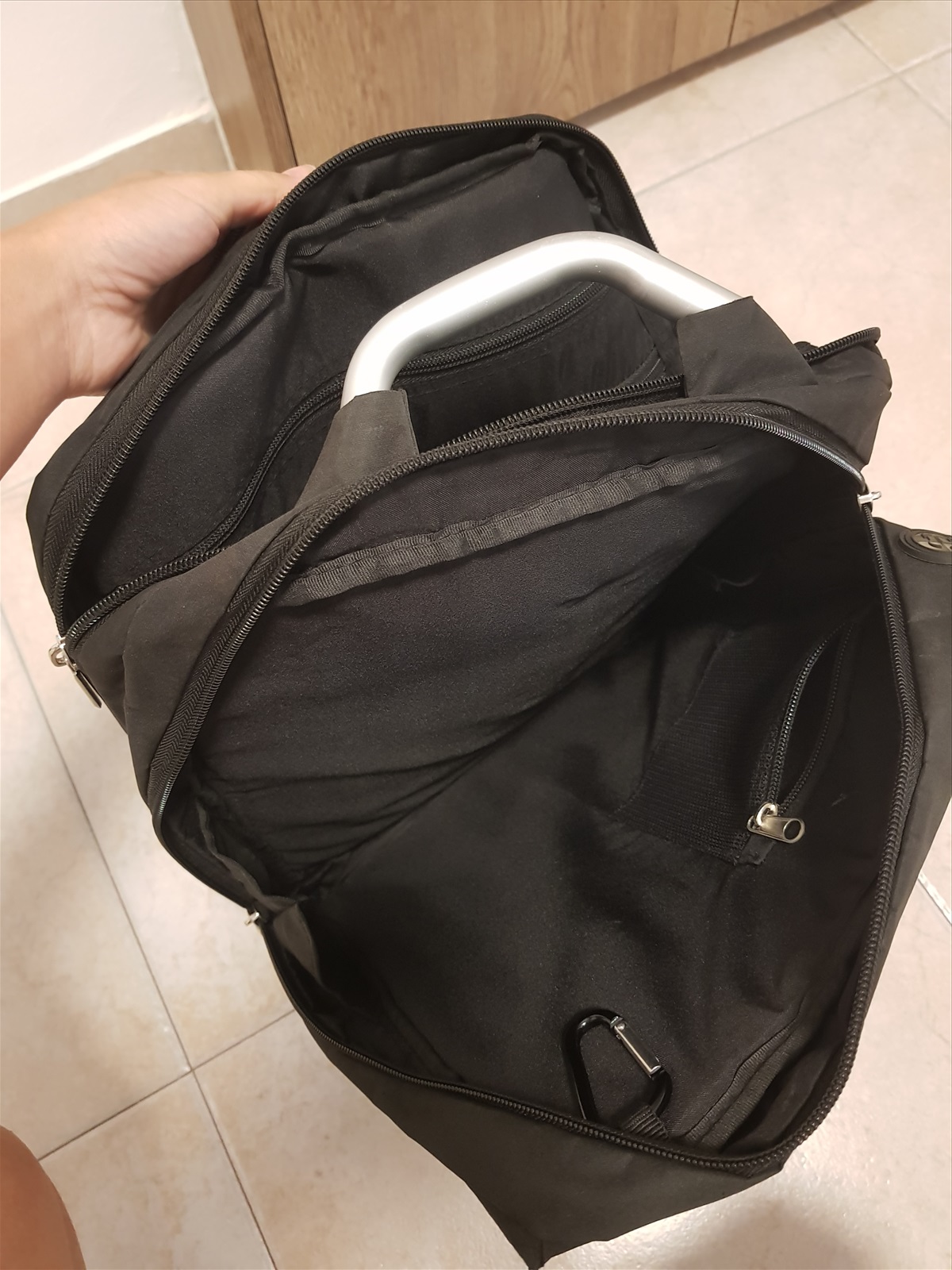 תמונה 3, תיק גב מרופד למחשב במצב מצוין למכירה בכפר סבא | ביגוד ואביזרים  תיקים