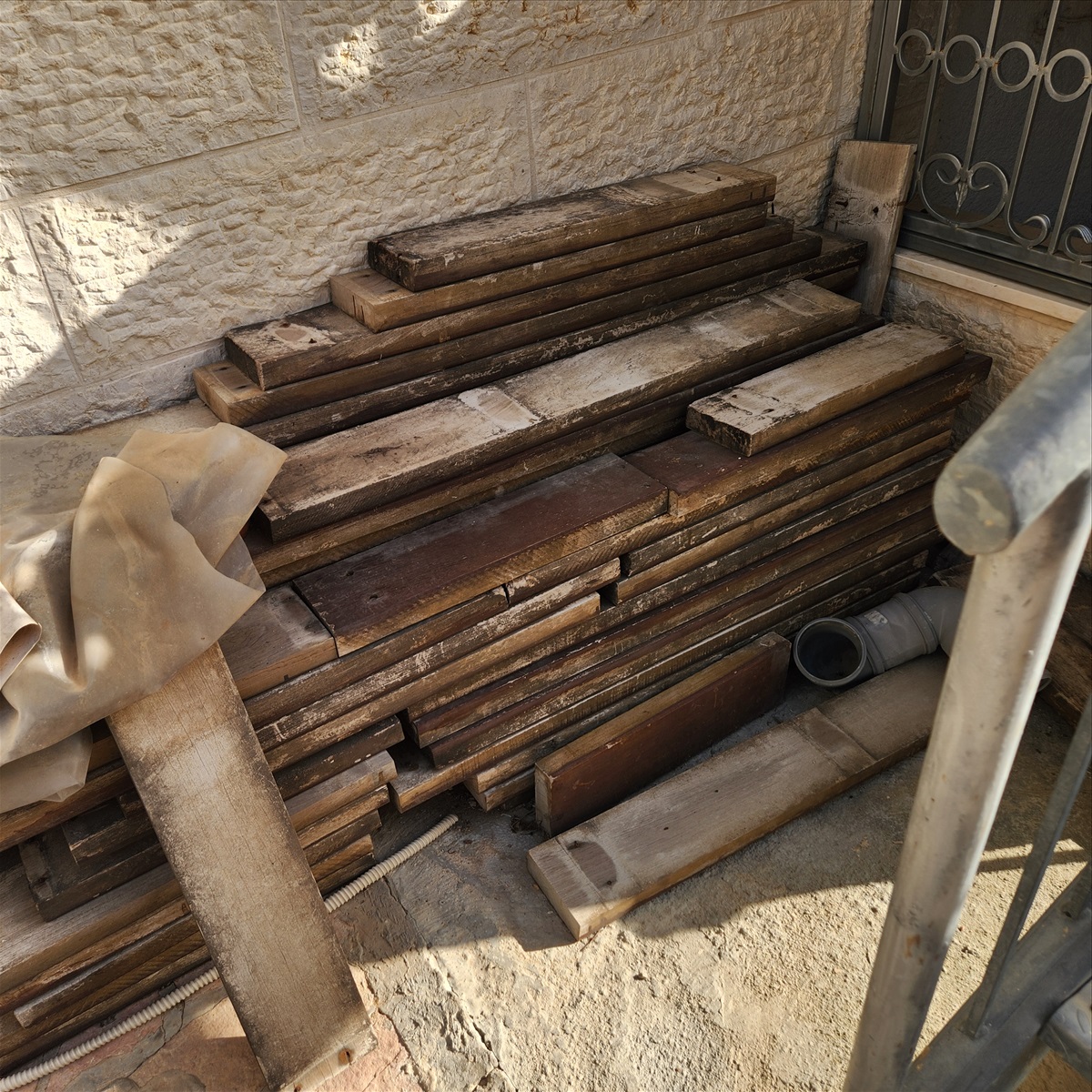 תמונה 1, עץ איפאה למכירה בבית שמש | ריהוט  שונות