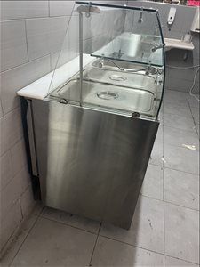 מוצרי חשמל - מקרר עם עמדת הגשה <br>       