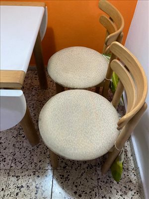 4 כסאות עץ מרופדים  