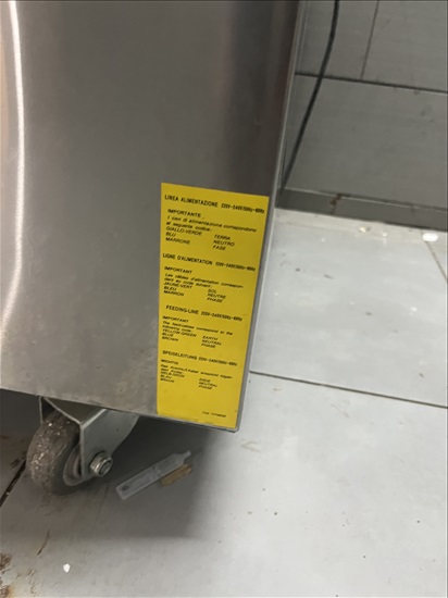תמונה 8 ,מקרר עם עמדת הגשה למכירה בבית שאן מוצרי חשמל  ציוד מטבח