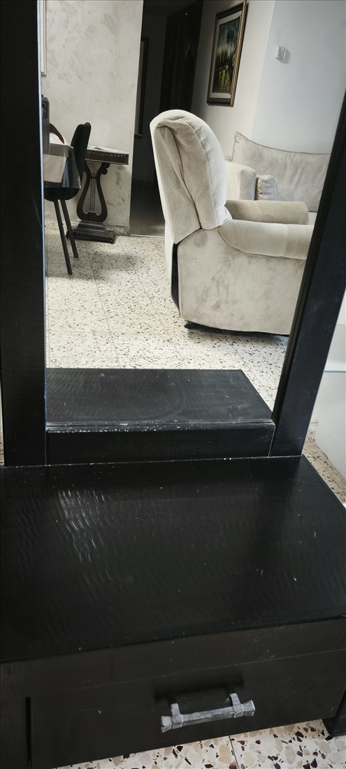 תמונה 1 ,ליאת למכירה בתל אביב  ריהוט  מראה