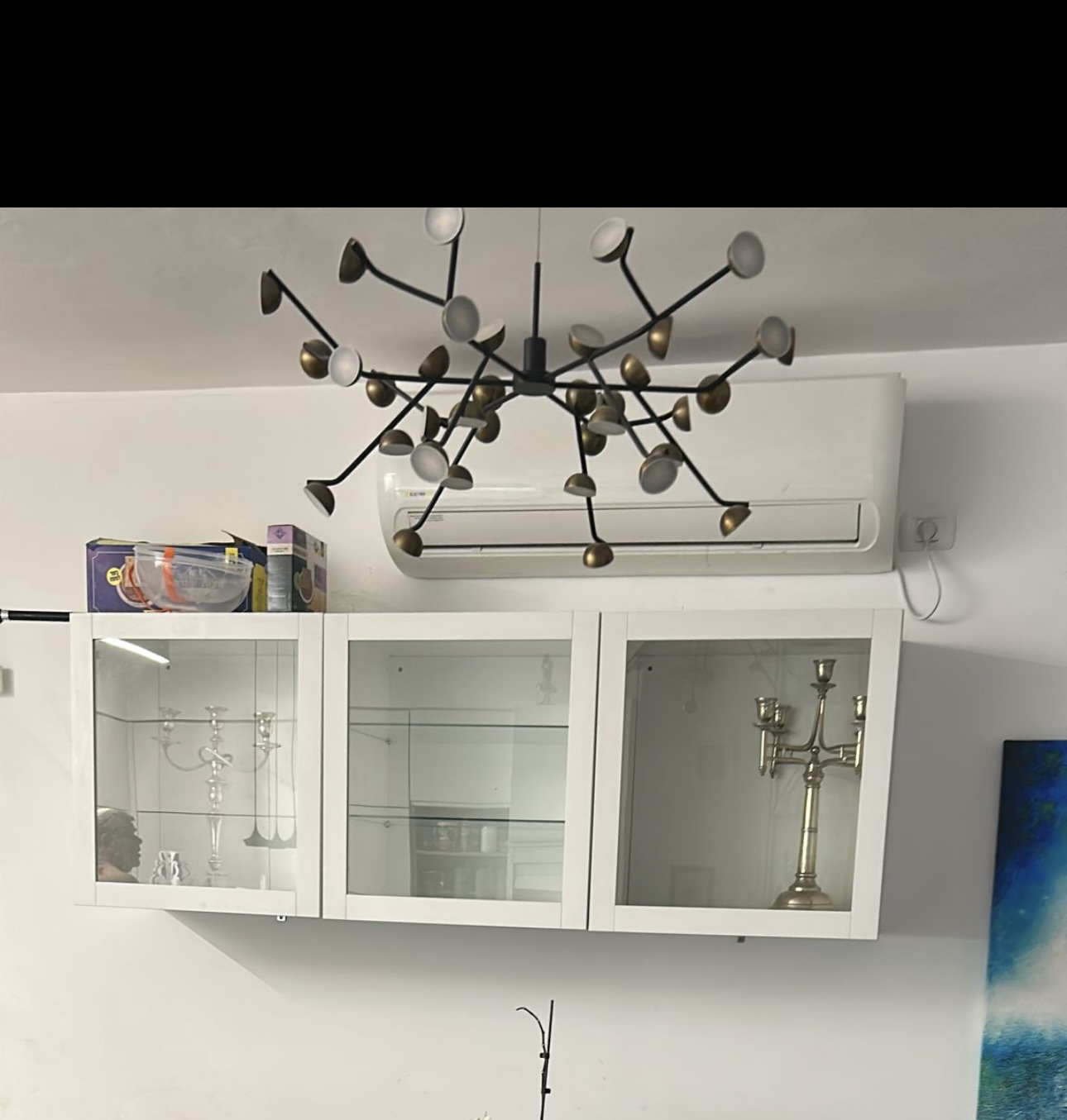 תמונה 2, שלוש ארונות תואמים לתלייה למכירה בירושלים | ריהוט  ארונות