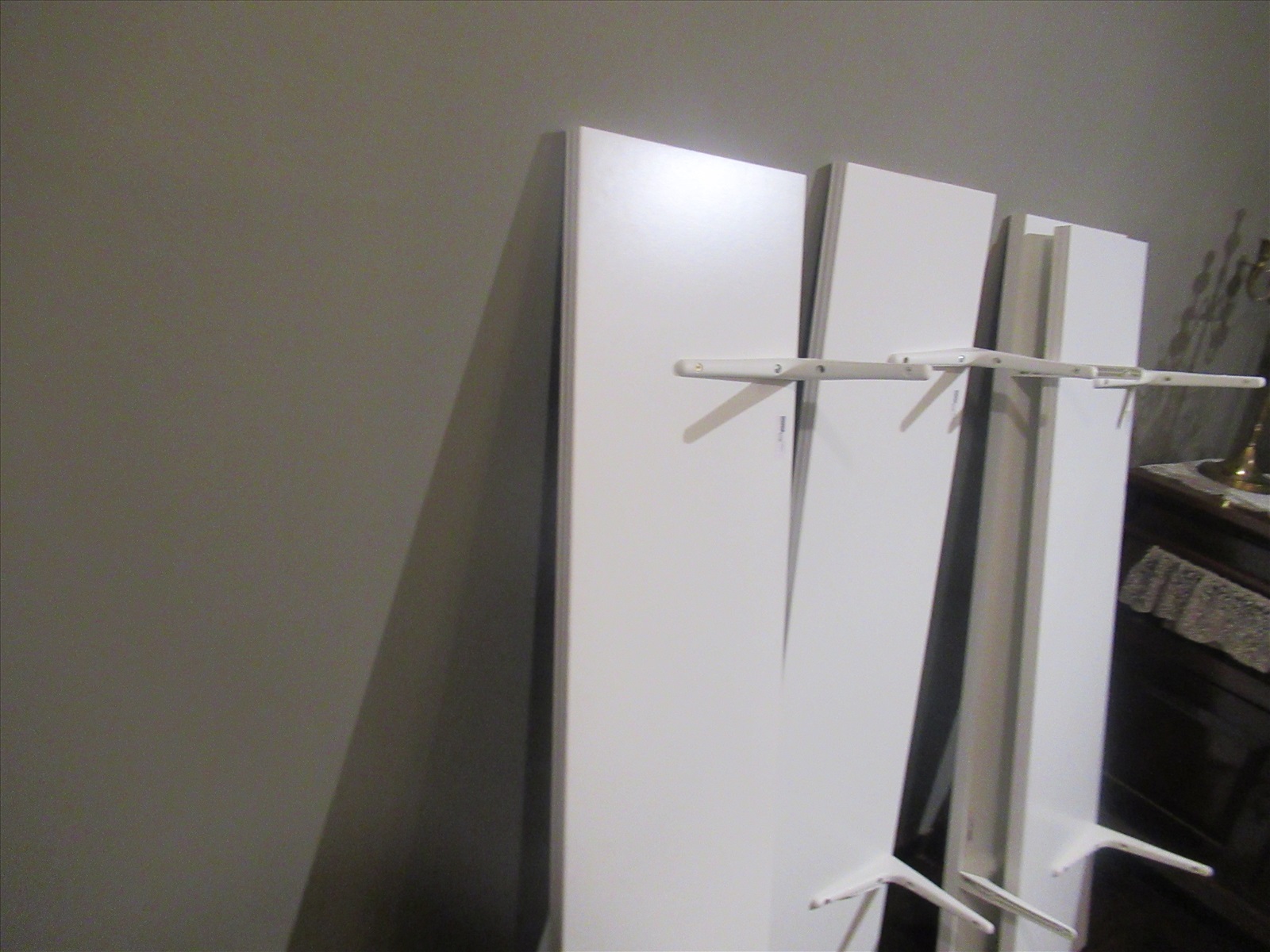 תמונה 4, 4 מדפים לבנים 120X30סמ מ:IKEA למכירה בירושלים | ריהוט  מדפים