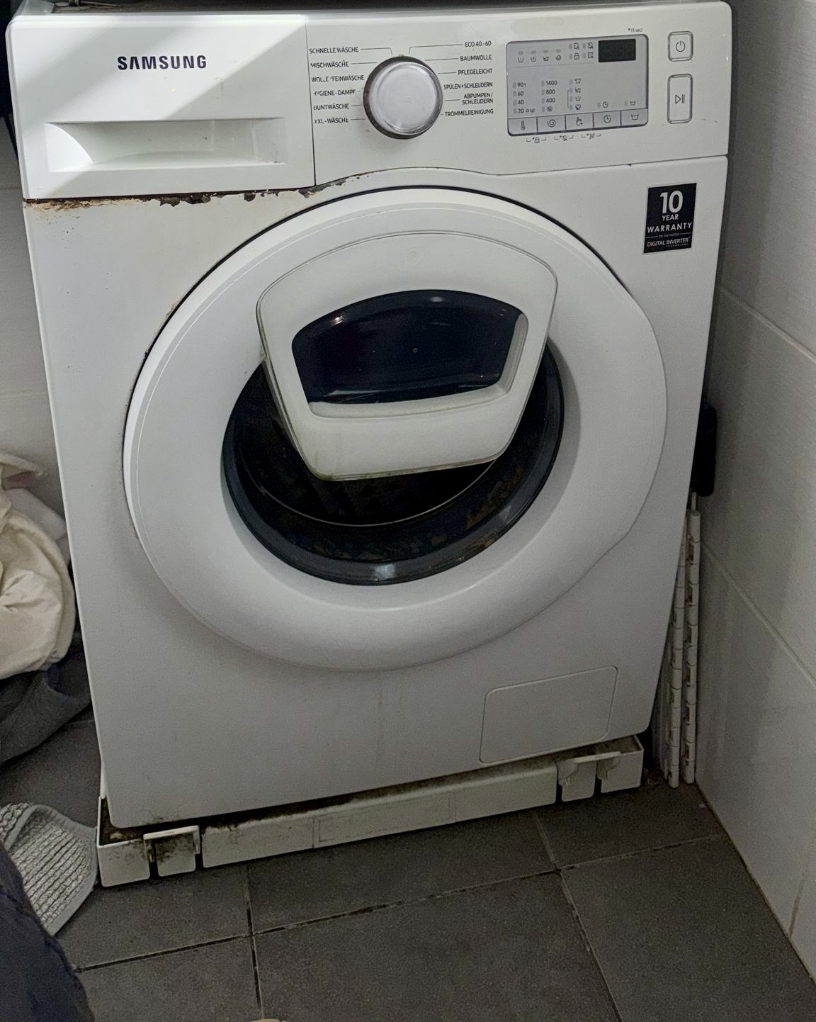 600