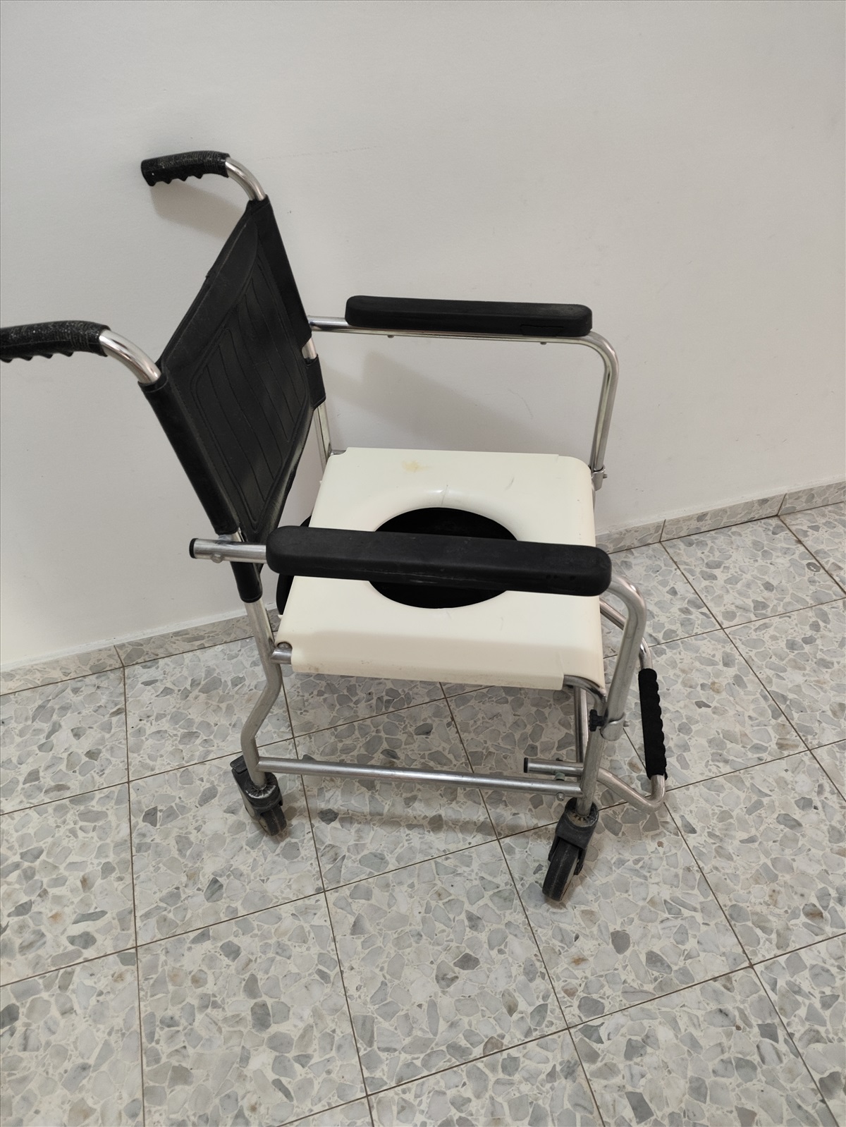 תמונה 1, כיסא רחצה עם סיר  למכירה בפתחיה | ציוד סיעודי/רפואי  כסא גלגלים