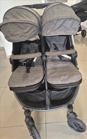 עגלת תאומים 