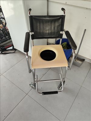 כיסא רחצה עם סיר  