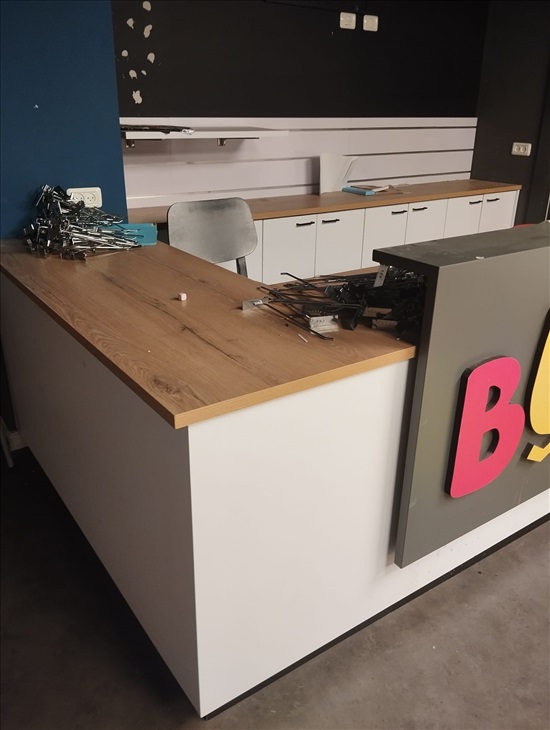 תמונה 2 ,דלפק/ארון איחסון/במות תצוגה למכירה בפתח תקווה ציוד לעסקים  ריהוט לעסקים