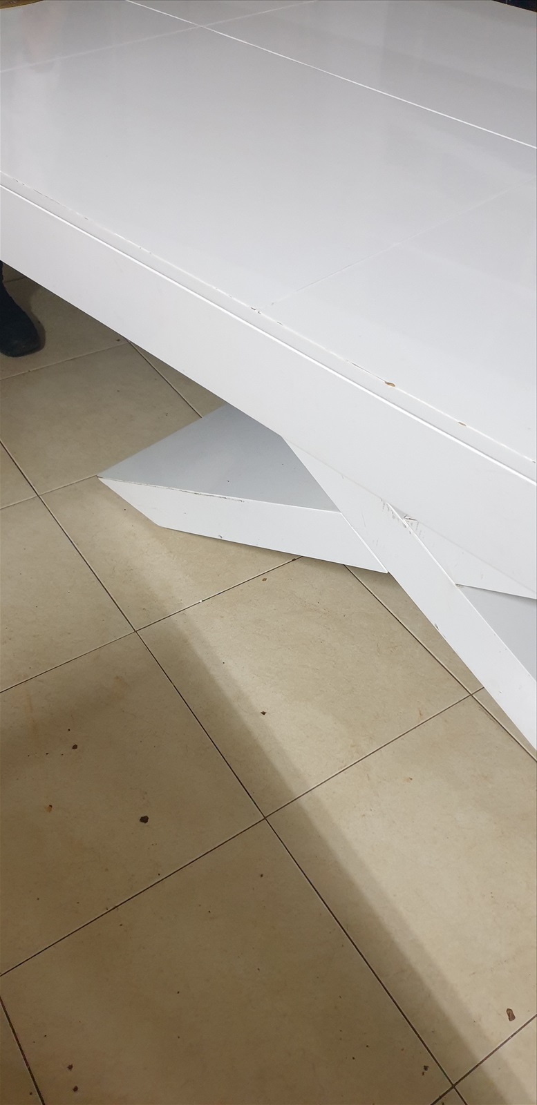 תמונה 3, שולחן אוכל ו8 כסאות  למכירה ברעננה | ריהוט  פינת אוכל