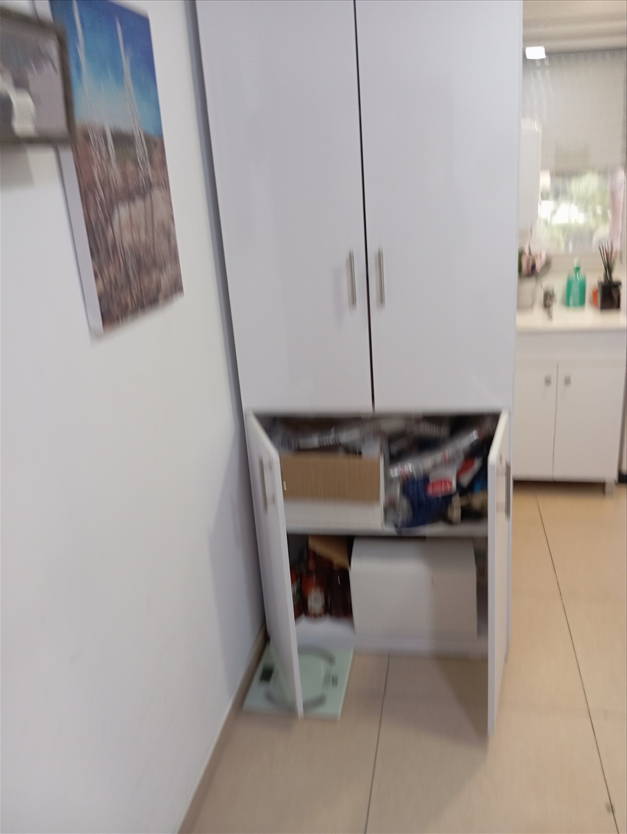 תמונה 1, ארון סנדביץ איכותי, לבן גבוה 2 למכירה בחיפה | ריהוט  ארונות