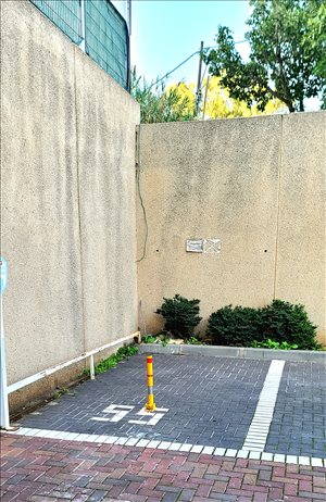 שונות - חניה פרטית להשכרה בת