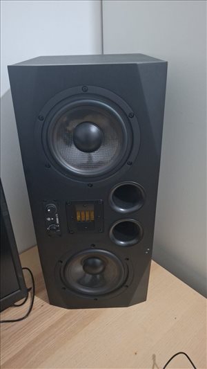 ציוד לדיג'יי ואולפנים מוניטורים 3 