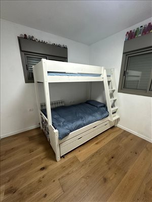 מיטות קומותיים  