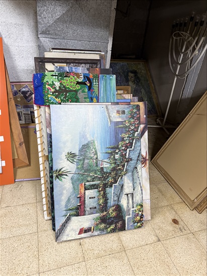 תמונה 5 ,שולחנות ותמונות  למכירה בסנהדריה  תכולת דירה  שונות