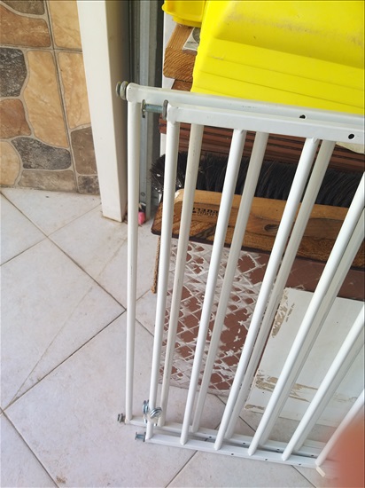 תמונה 2 ,שער בטיחות מתכתי למכירה בקרית אתא לתינוק ולילד  אביזרי בטיחות