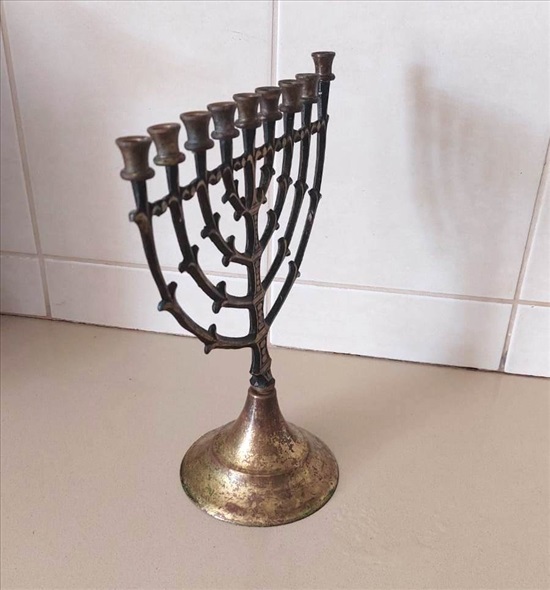 תמונה 2 ,חנוכיית נחושת למכירה בהרצליה יודאיקה  חנוכיות