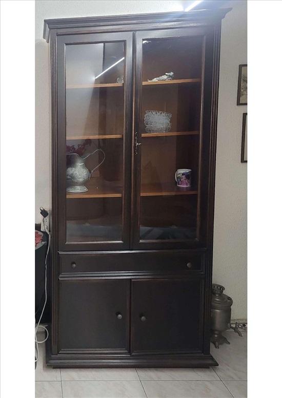 תמונה 1 ,ארון ויטרינה למכירה ברמת השרון ריהוט  מזנון/ ויטרינה