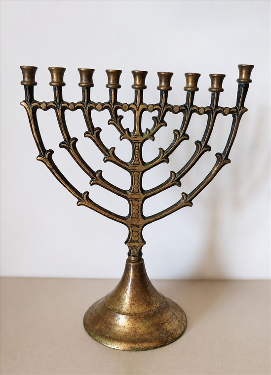 תמונה 1 ,חנוכיית נחושת למכירה בהרצליה יודאיקה  חנוכיות