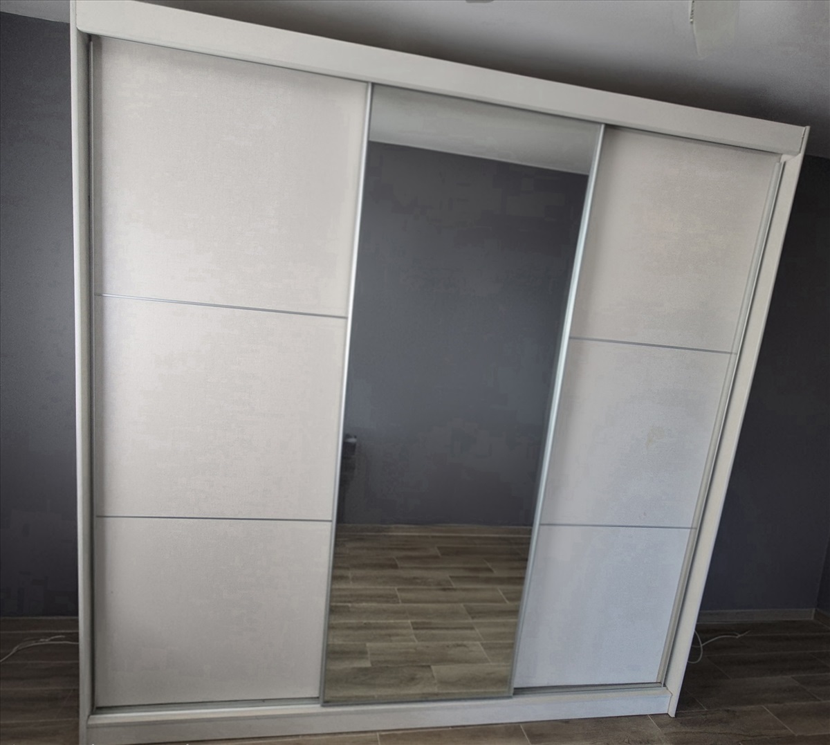 תמונה 1, ארון הזזה 240x240 כולל מראה  למכירה בתל מונד | ריהוט  ארונות