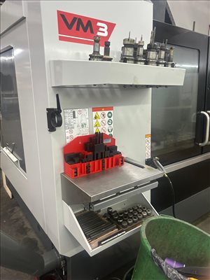 כרסומת CNC HAAS VM3 שנת 2025  
